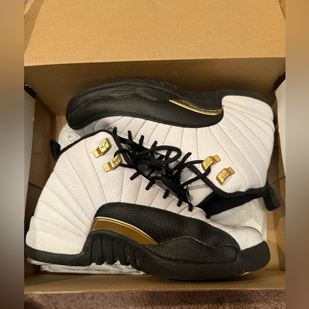 Royal taxi Jordan 12 size 5.5y